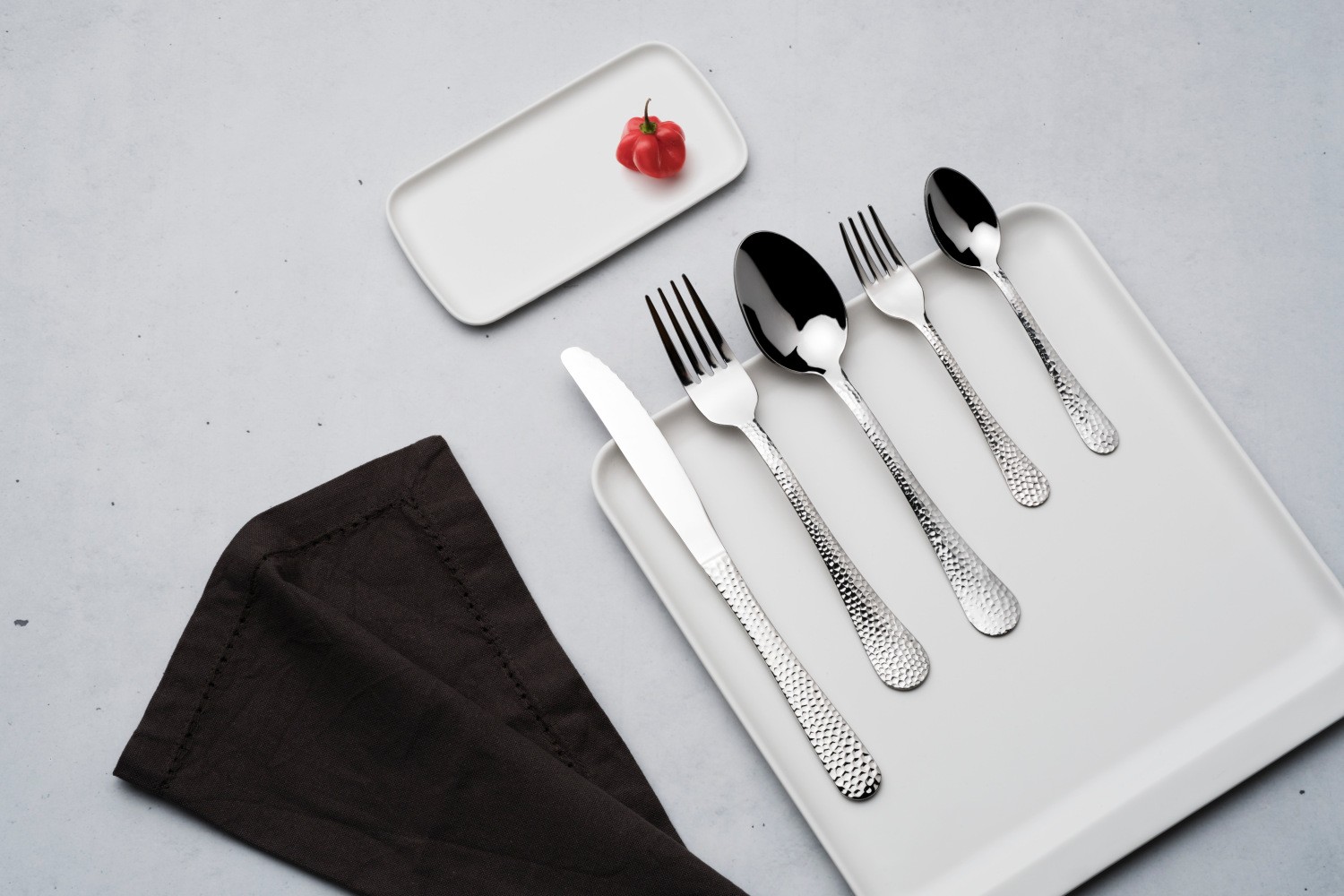 LUNA TABLE KNIFE 2 TIE 18% 1